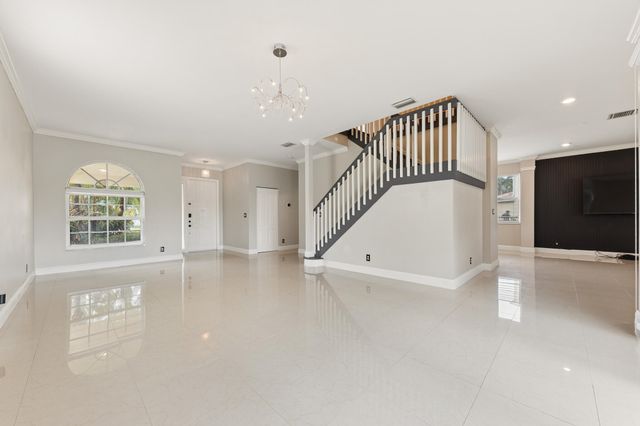 113 Canterbury Place, Royal Palm Beach, FL 33414