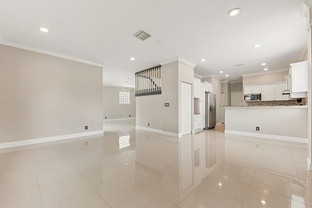 113 Canterbury Place, Royal Palm Beach, FL 33414