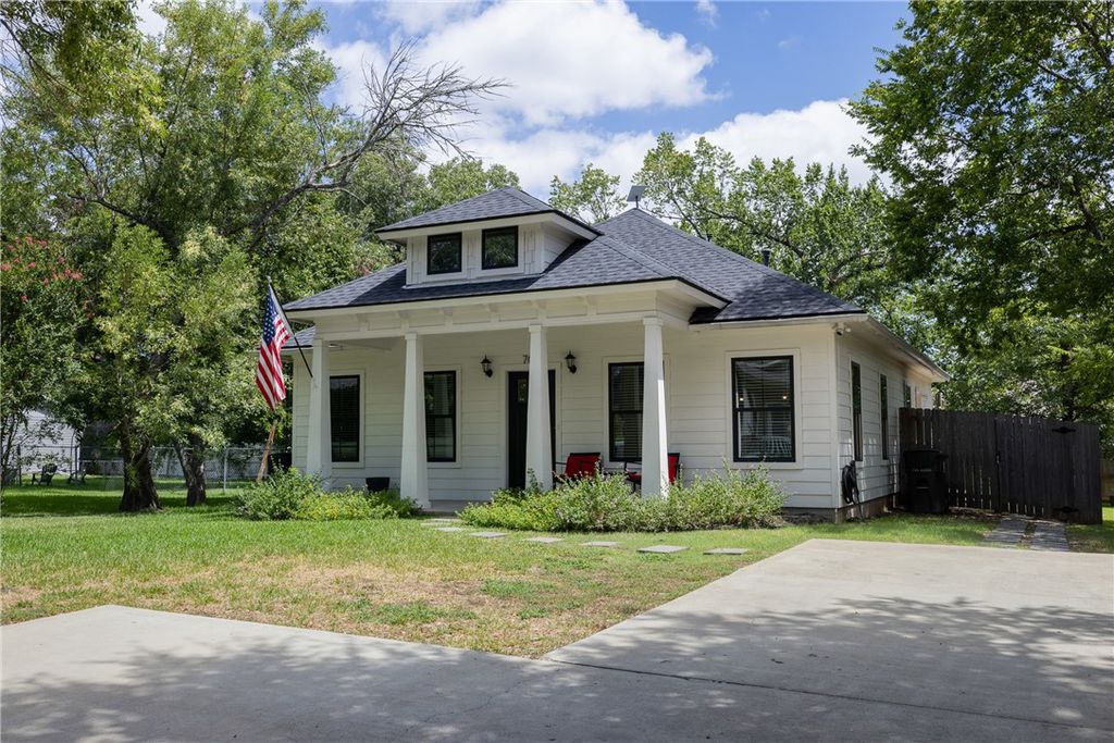 706 Banks Avenue, Bryan, TX 77803 — photo 2