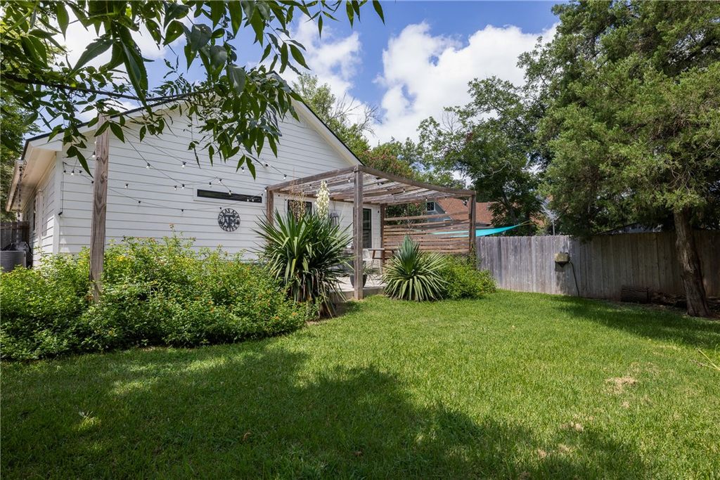 706 Banks Avenue, Bryan, TX 77803 — photo 4