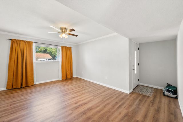 2402 Woodlawn Drive, Ennis, TX 75119