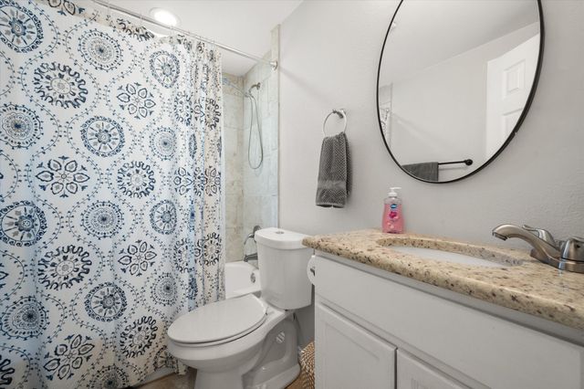 2402 Woodlawn Drive, Ennis, TX 75119