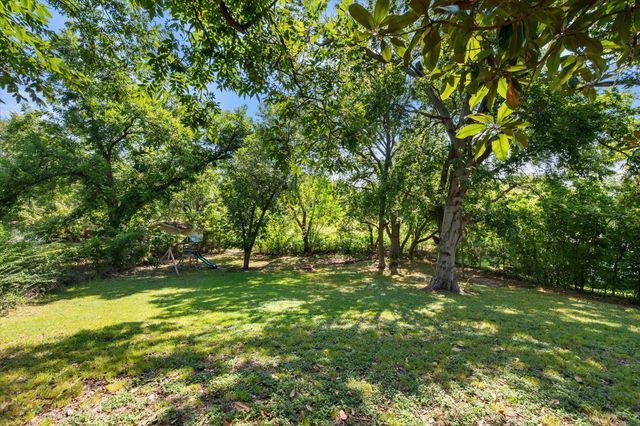 2402 Woodlawn Drive, Ennis, TX 75119