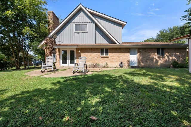 2402 Woodlawn Drive, Ennis, TX 75119