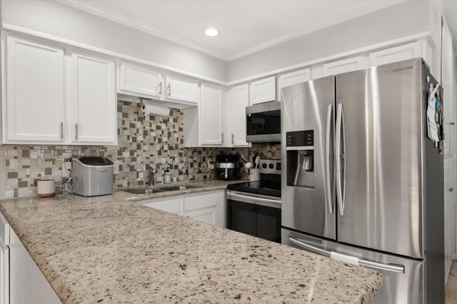2402 Woodlawn Drive, Ennis, TX 75119