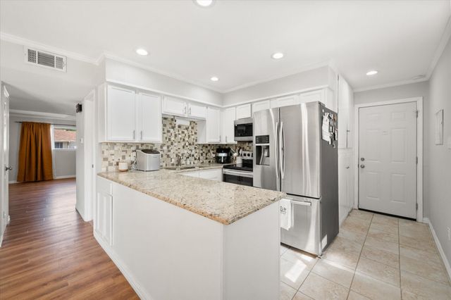 2402 Woodlawn Drive, Ennis, TX 75119