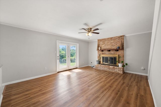 2402 Woodlawn Drive, Ennis, TX 75119
