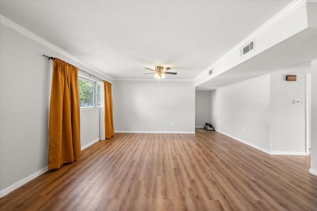 2402 Woodlawn Drive, Ennis, TX 75119