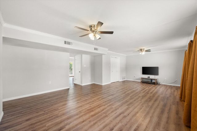 2402 Woodlawn Drive, Ennis, TX 75119