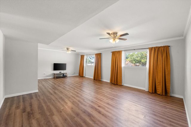 2402 Woodlawn Drive, Ennis, TX 75119