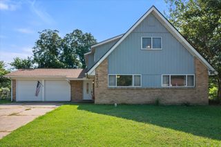 2402 Woodlawn Drive, Ennis, TX 75119