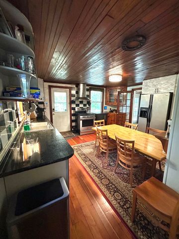 112 East Avenue, Burlington, VT 05401