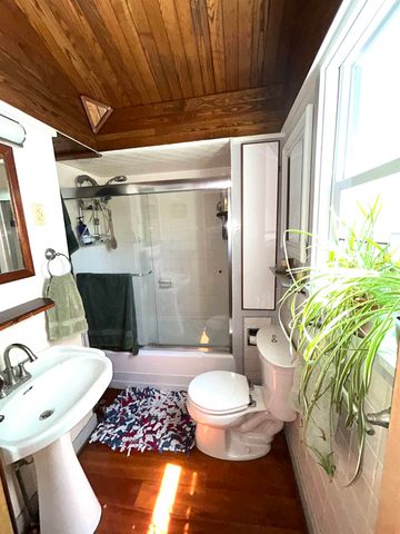112 East Avenue, Burlington, VT 05401