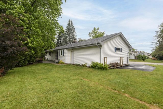 N110W15845 Catskill LANE, Germantown, WI 53022