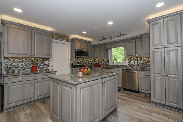 N110W15845 Catskill LANE, Germantown, WI 53022