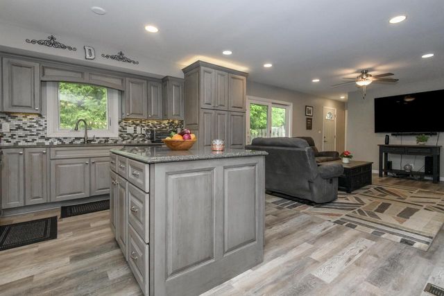 N110W15845 Catskill LANE, Germantown, WI 53022