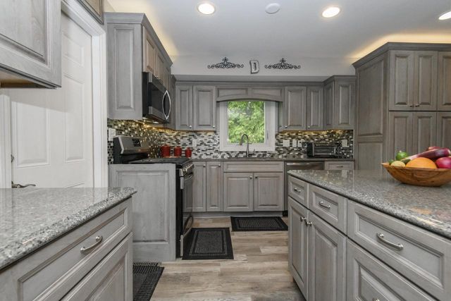 N110W15845 Catskill LANE, Germantown, WI 53022