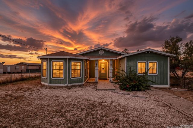 217 Carrizo Hill, Carrizo Springs, TX 78834