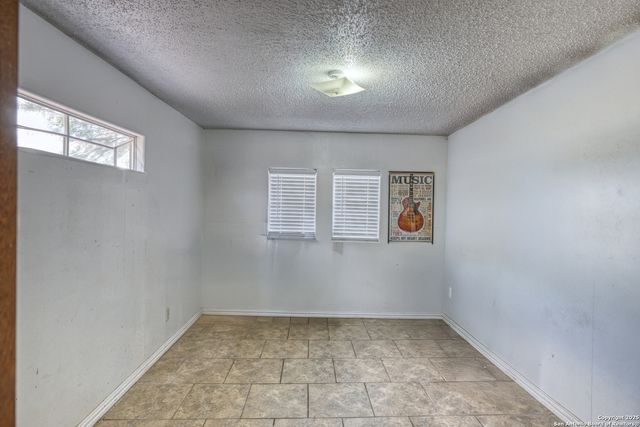 217 Carrizo Hill, Carrizo Springs, TX 78834