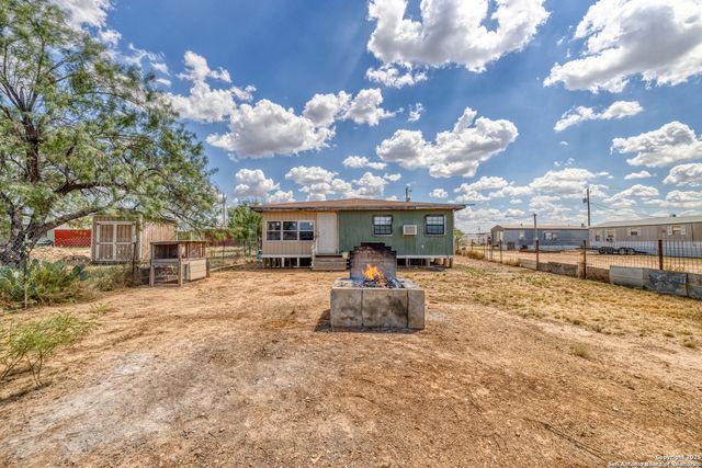 217 Carrizo Hill, Carrizo Springs, TX 78834