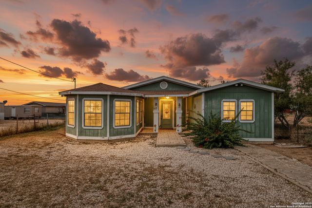 217 Carrizo Hill, Carrizo Springs, TX 78834