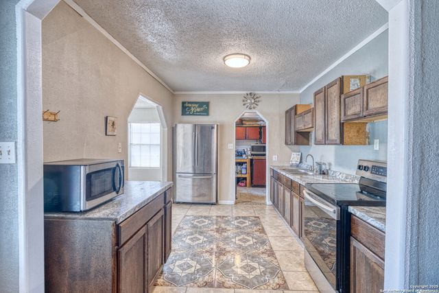 217 Carrizo Hill, Carrizo Springs, TX 78834