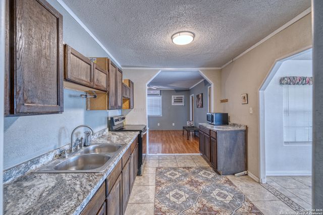 217 Carrizo Hill, Carrizo Springs, TX 78834