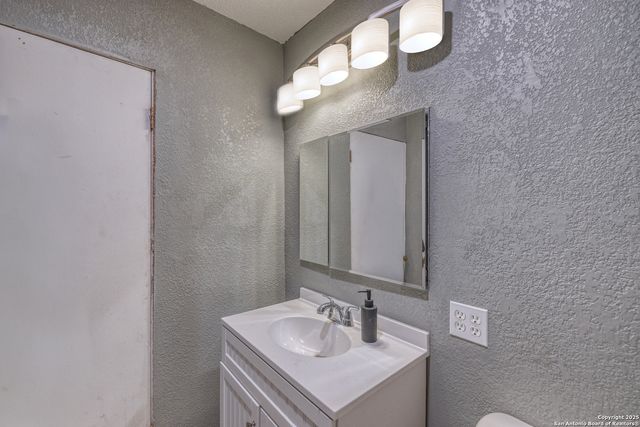 217 Carrizo Hill, Carrizo Springs, TX 78834