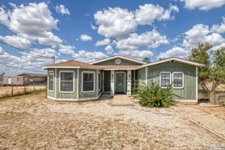 217 Carrizo Hill, Carrizo Springs, TX 78834