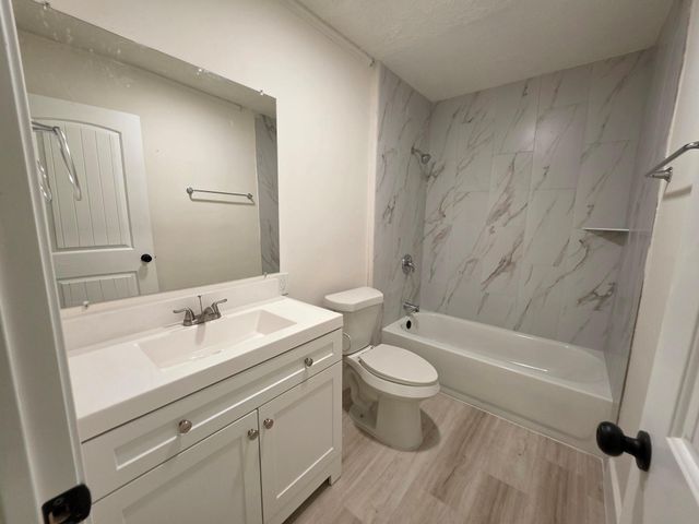 1305 Winchester Dr, Richmond, TX 77469