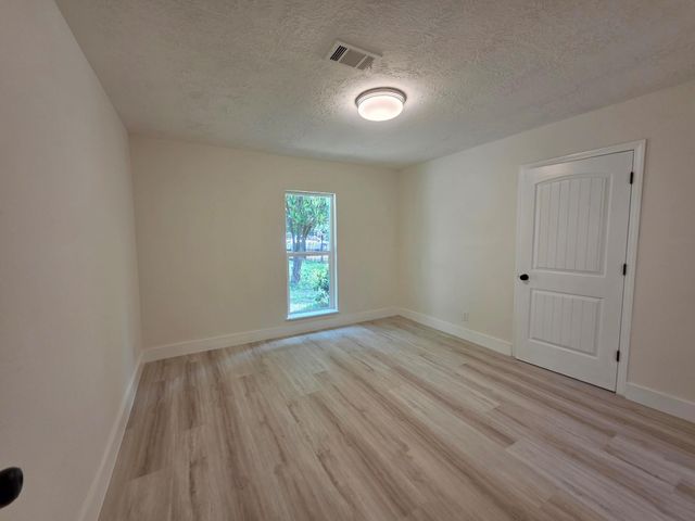 1305 Winchester Dr, Richmond, TX 77469