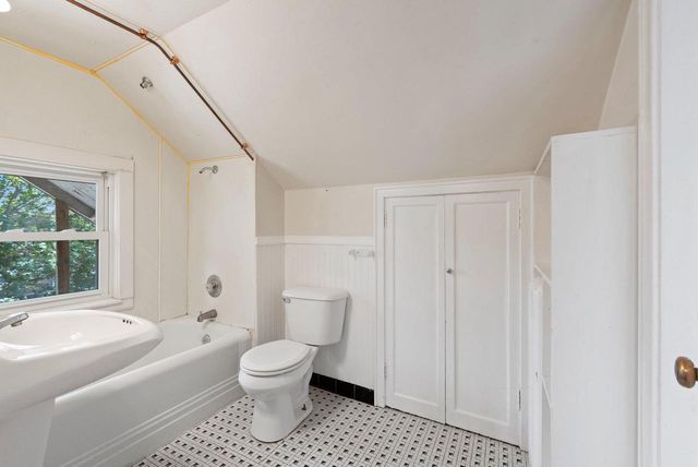 205 S OAKLAND STREET, Green Bay, WI 54303