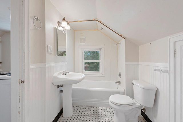 205 S OAKLAND STREET, Green Bay, WI 54303