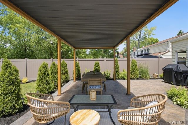 229 Roycroft Boulevard, Amherst, NY 14226