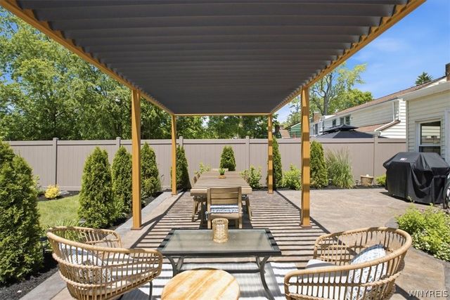 229 Roycroft Boulevard, Amherst, NY 14226