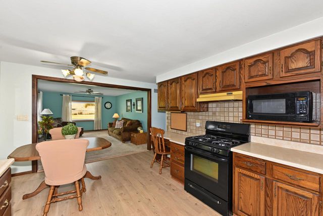 W188N9690 Orchard DRIVE, Germantown, WI 53022