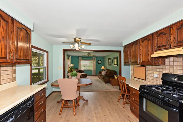 W188N9690 Orchard DRIVE, Germantown, WI 53022