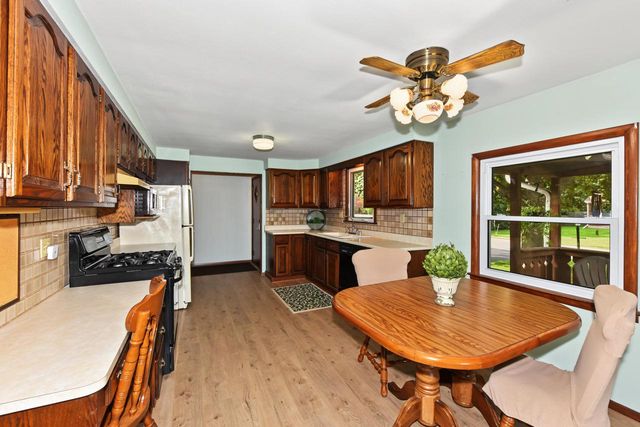 W188N9690 Orchard DRIVE, Germantown, WI 53022