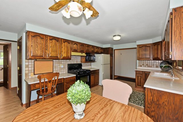W188N9690 Orchard DRIVE, Germantown, WI 53022