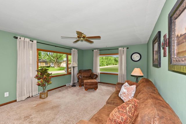 W188N9690 Orchard DRIVE, Germantown, WI 53022