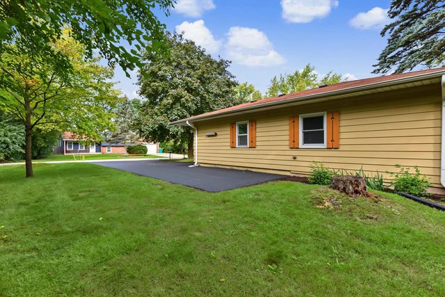 W188N9690 Orchard DRIVE, Germantown, WI 53022