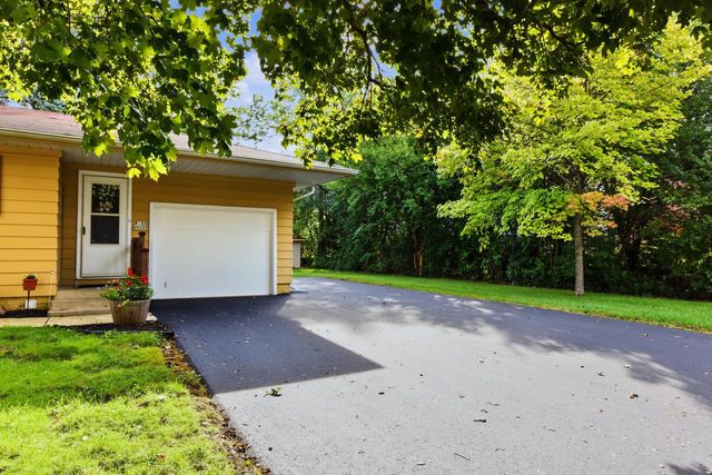 W188N9690 Orchard DRIVE, Germantown, WI 53022
