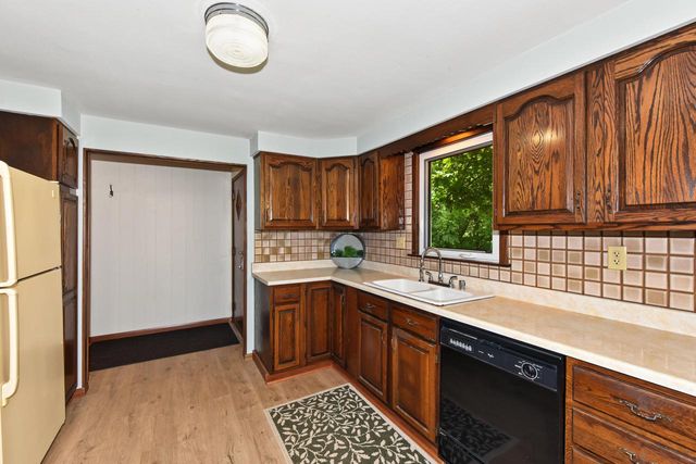 W188N9690 Orchard DRIVE, Germantown, WI 53022