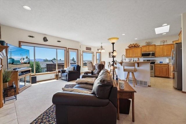 8710 E Sugar Pine Ln, Spokane, WA 99217