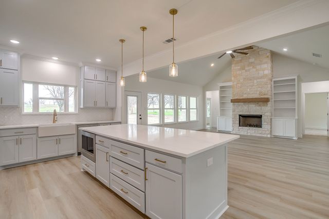 6705 Westover Drive, Granbury, TX 76049