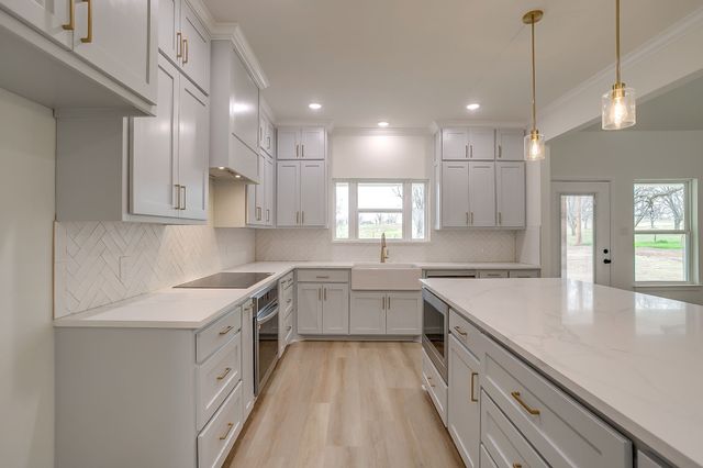 6705 Westover Drive, Granbury, TX 76049