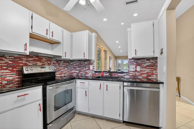 18565 Cherborg Dr 18565, Boca Raton, FL 33496