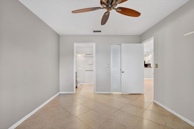 18565 Cherborg Dr 18565, Boca Raton, FL 33496