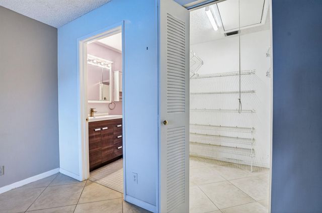 18565 Cherborg Dr 18565, Boca Raton, FL 33496