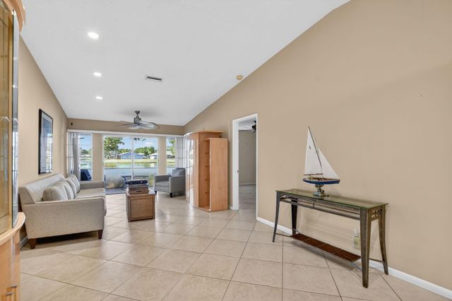 18565 Cherborg Dr 18565, Boca Raton, FL 33496